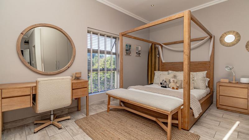 6 Bedroom Property for Sale in Outeniqua Strand Western Cape